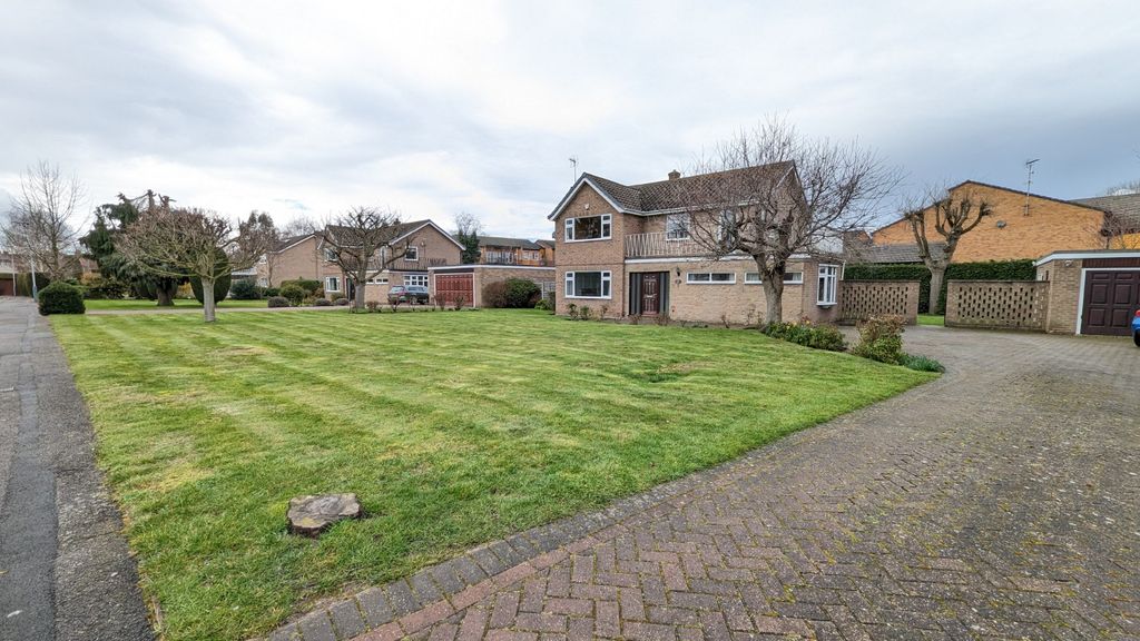 Property photo 2 of 17
