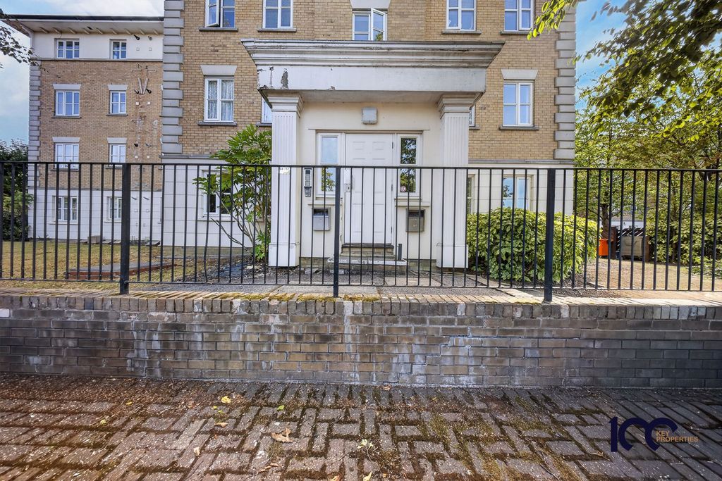 Property photo 1 of 33