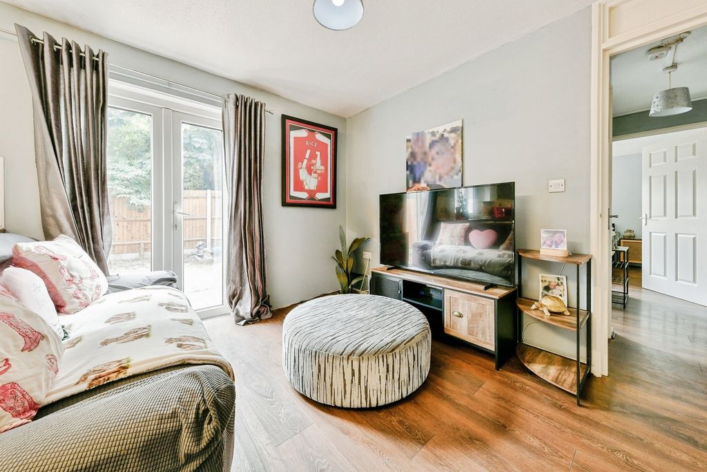 Property photo 3 of 17 Pbox-Img.Jpg