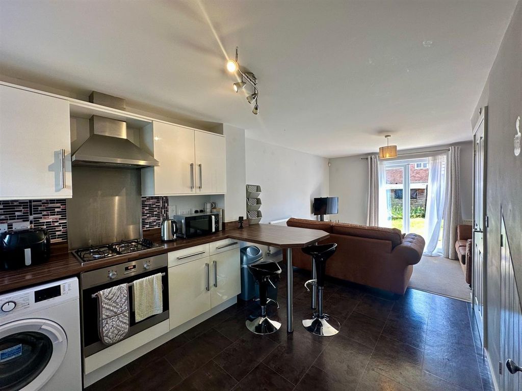 Property photo 2 of 15 Open Plan Living Area