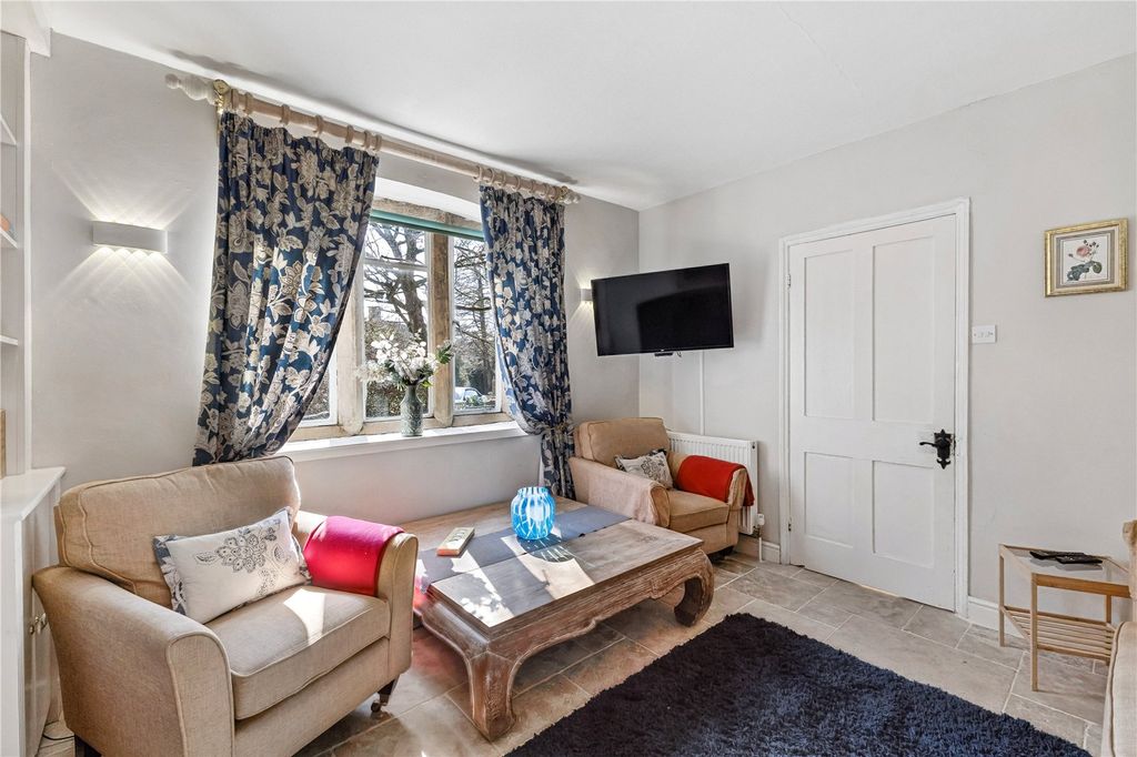 Property photo 3 of 13 Sitting Room