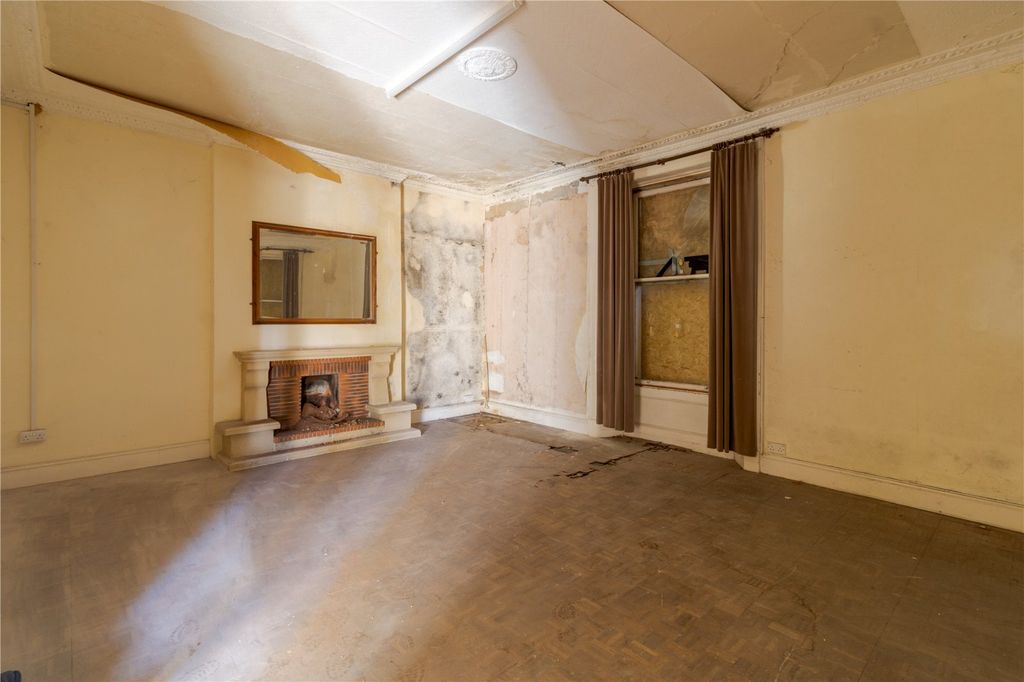 Property photo 3 of 21 Picture No. 02