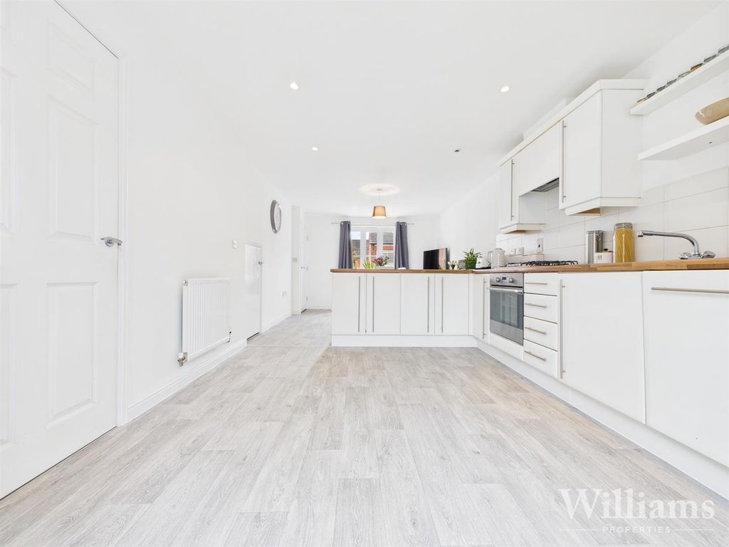 Property photo 3 of 18 Cam04950G0-Pr0076-Still023.Jpg