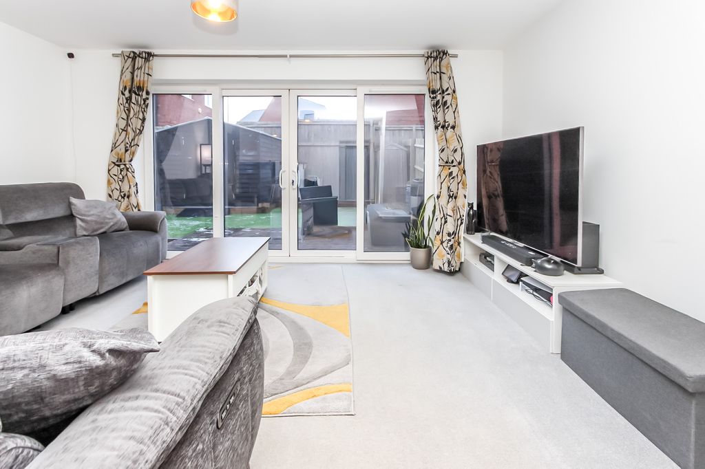 Property photo 2 of 10 Lounge