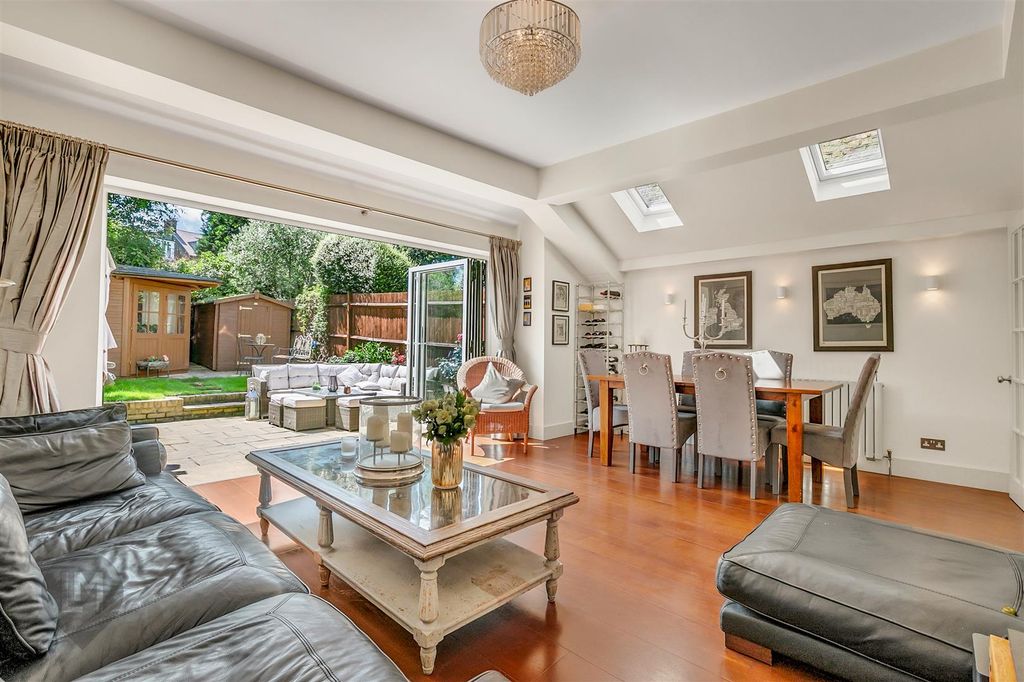 Property photo 1 of 10 Living/Dining Room