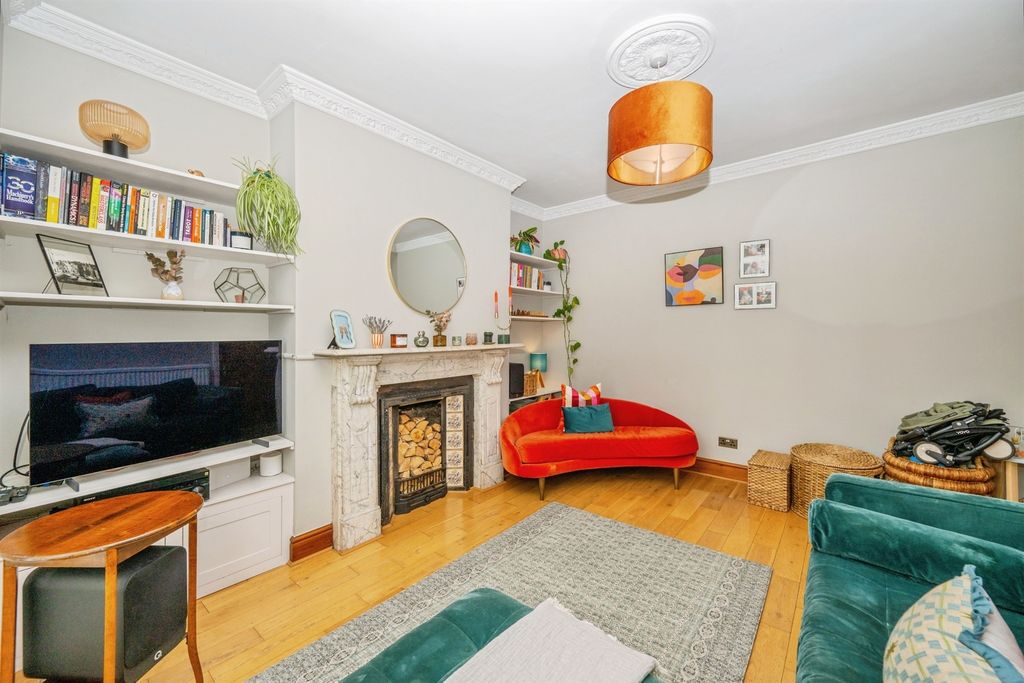 Property photo 3 of 19