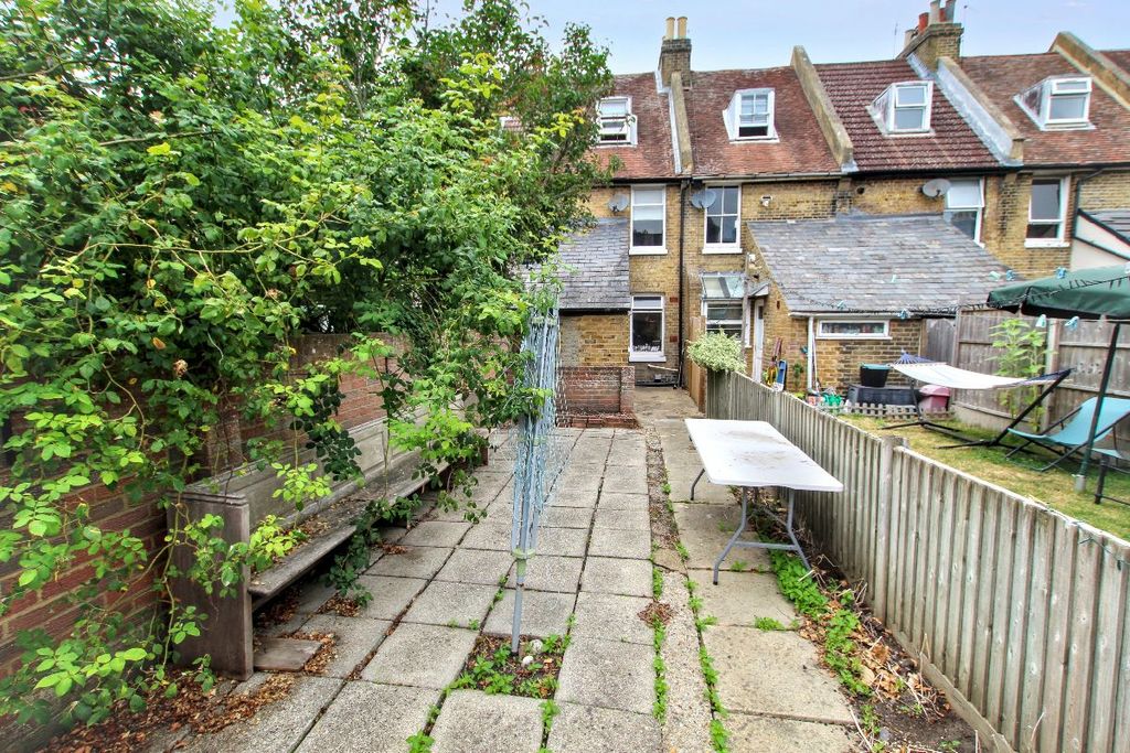 Property photo 3 of 11