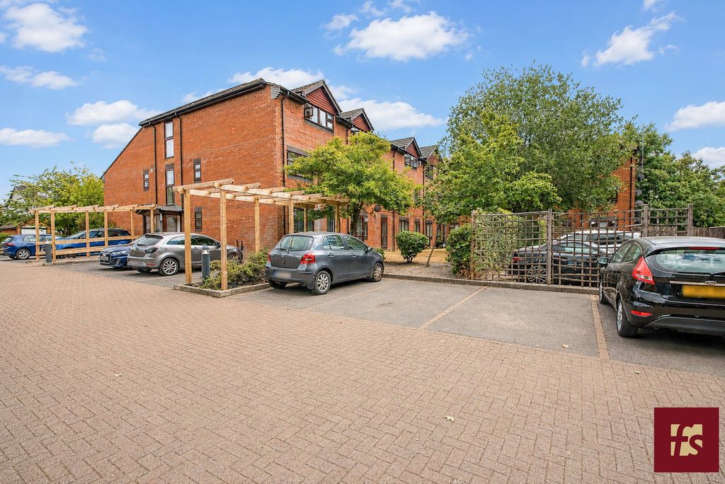 Property photo 2 of 9