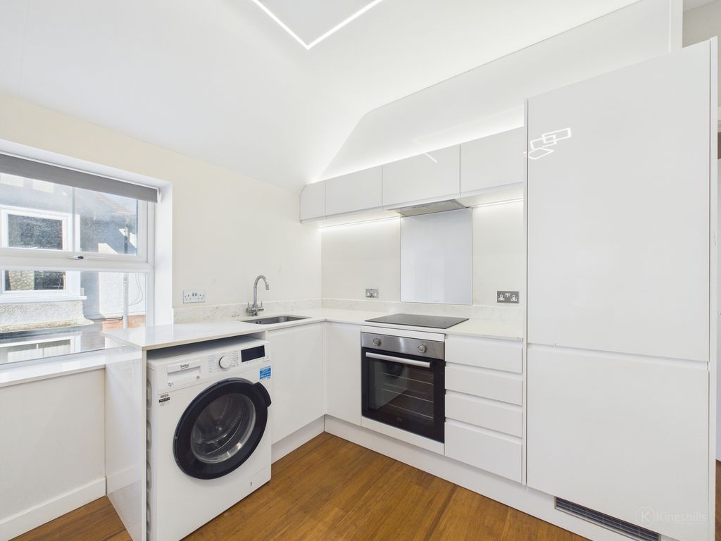 Property photo 3 of 11 Cam02136G0-Pr0562-Still001