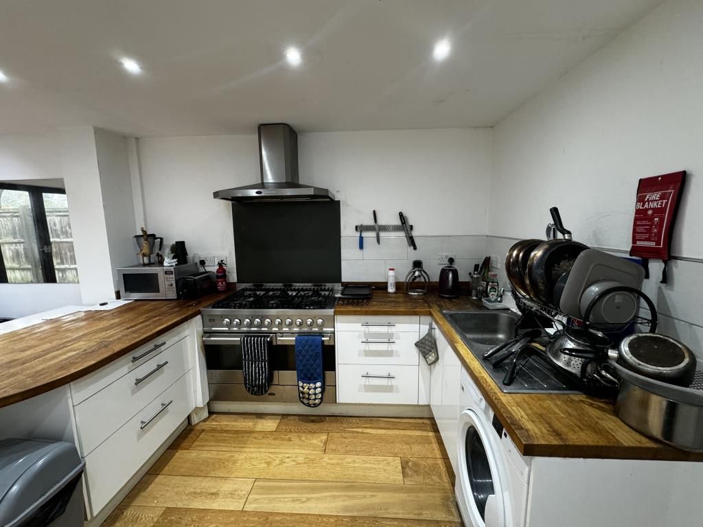 Property photo 3 of 6 Kitchen