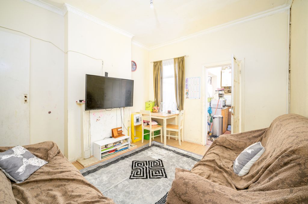 Property photo 1 of 18 06