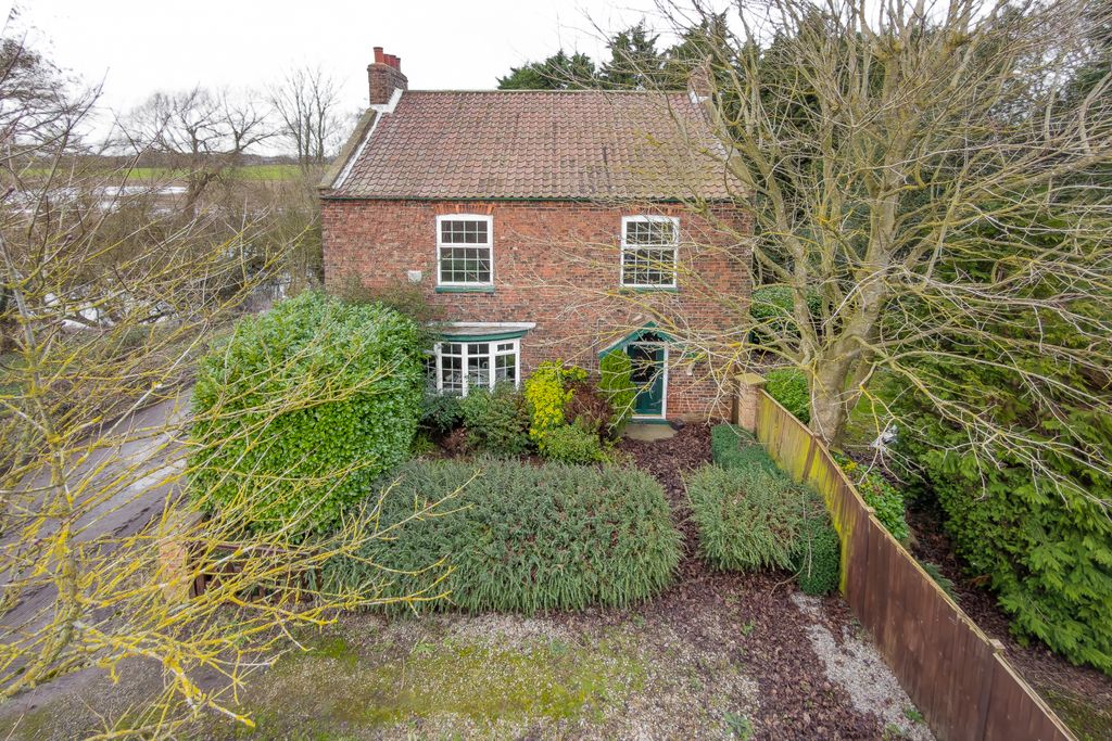 Property photo 1 of 32