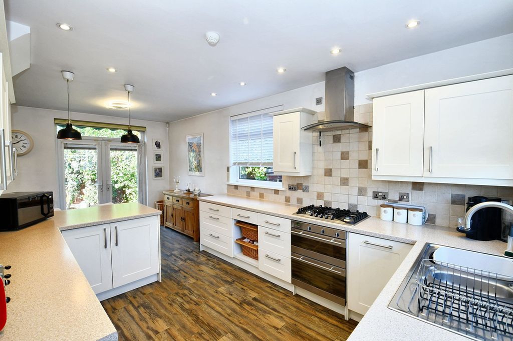 Property photo 2 of 20