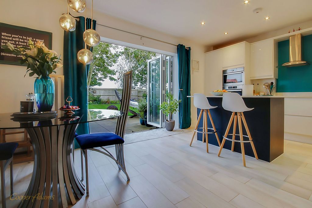 Property photo 2 of 20 Kitchen/Breakfast Room