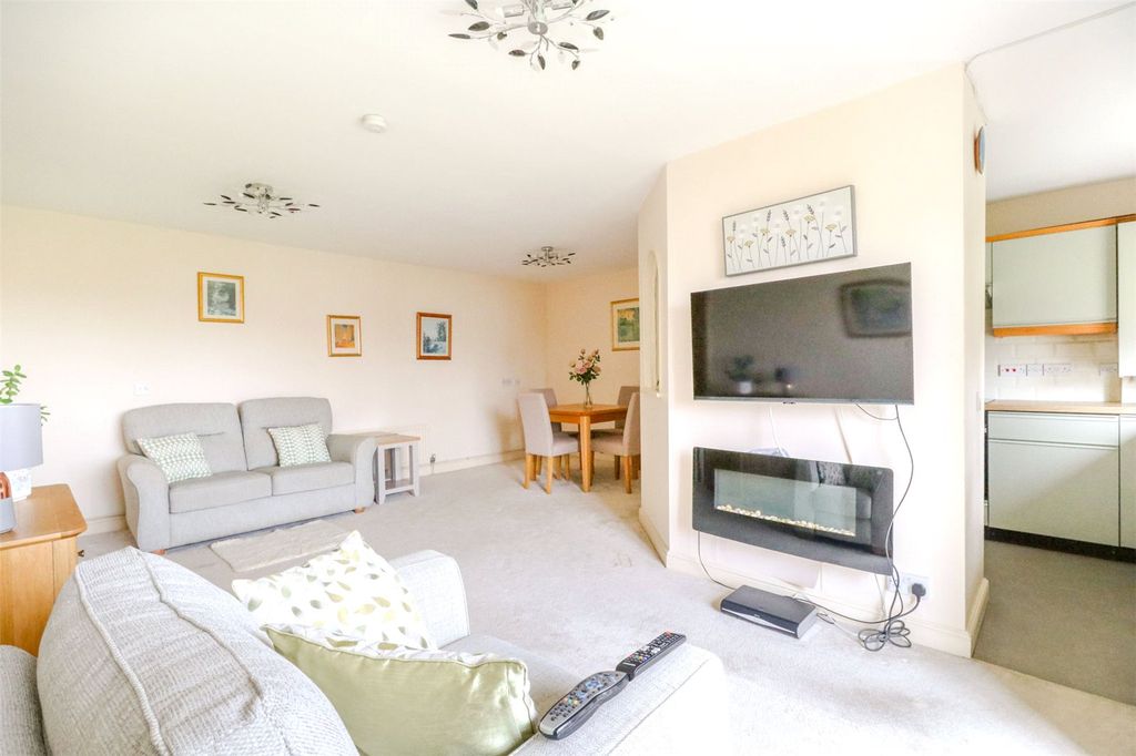 Property photo 3 of 16 Picture No. 13