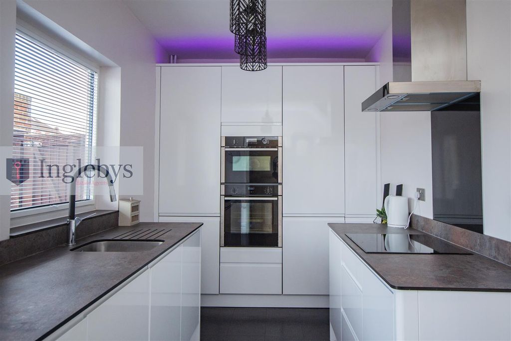 Property photo 3 of 35