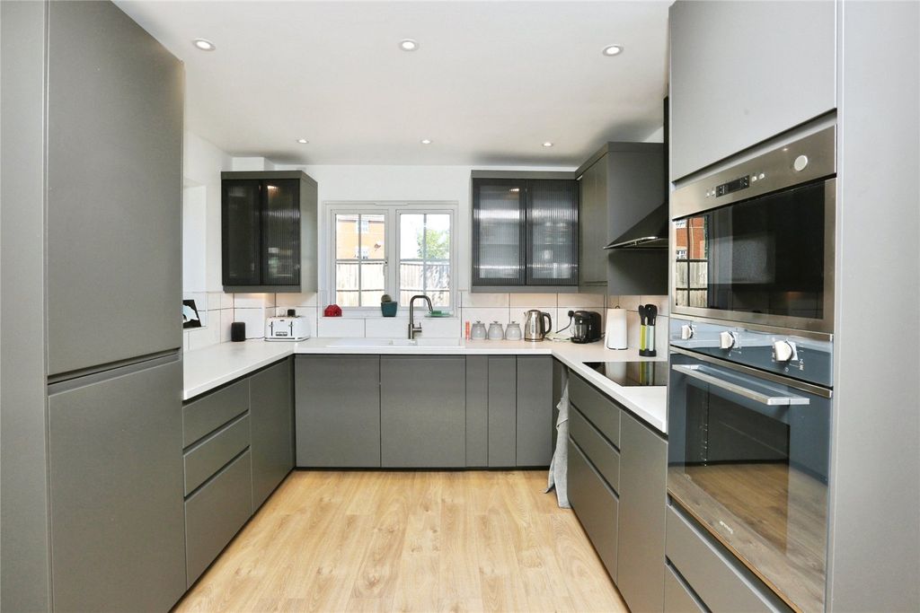 Property photo 3 of 20 Kitchen Diner