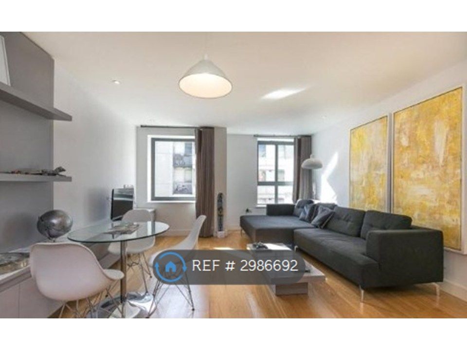 Property photo 1 of 10 Living Room