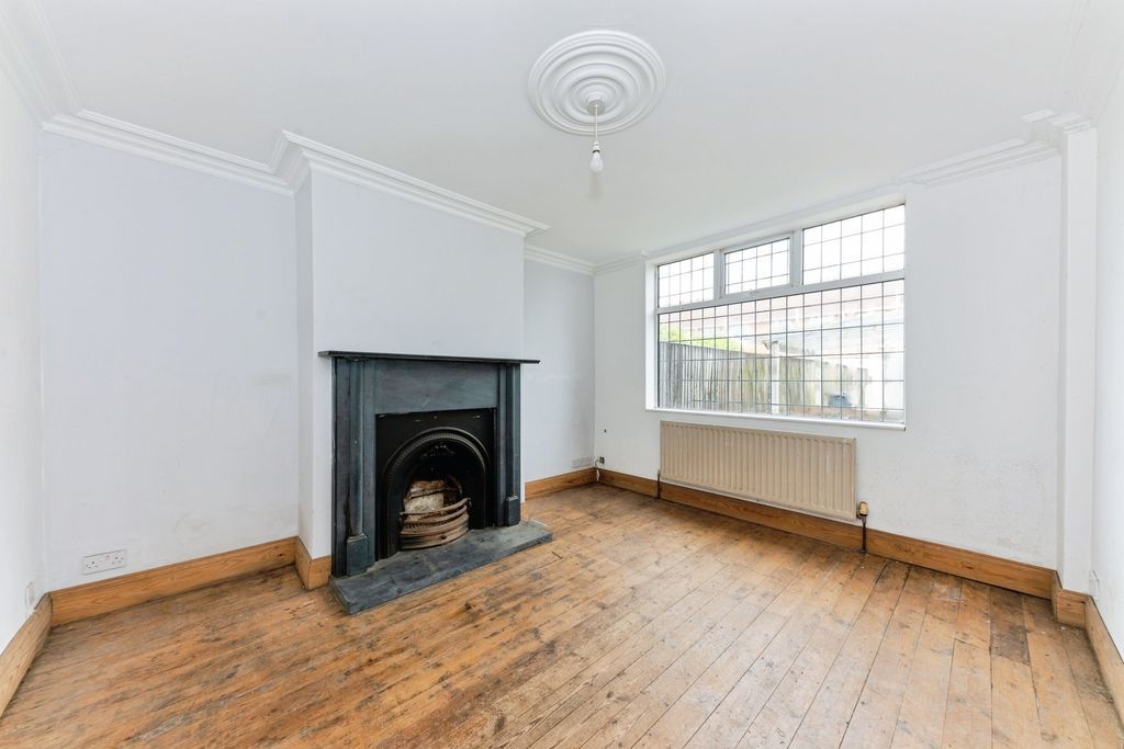 Property photo 3 of 19 Dining Room