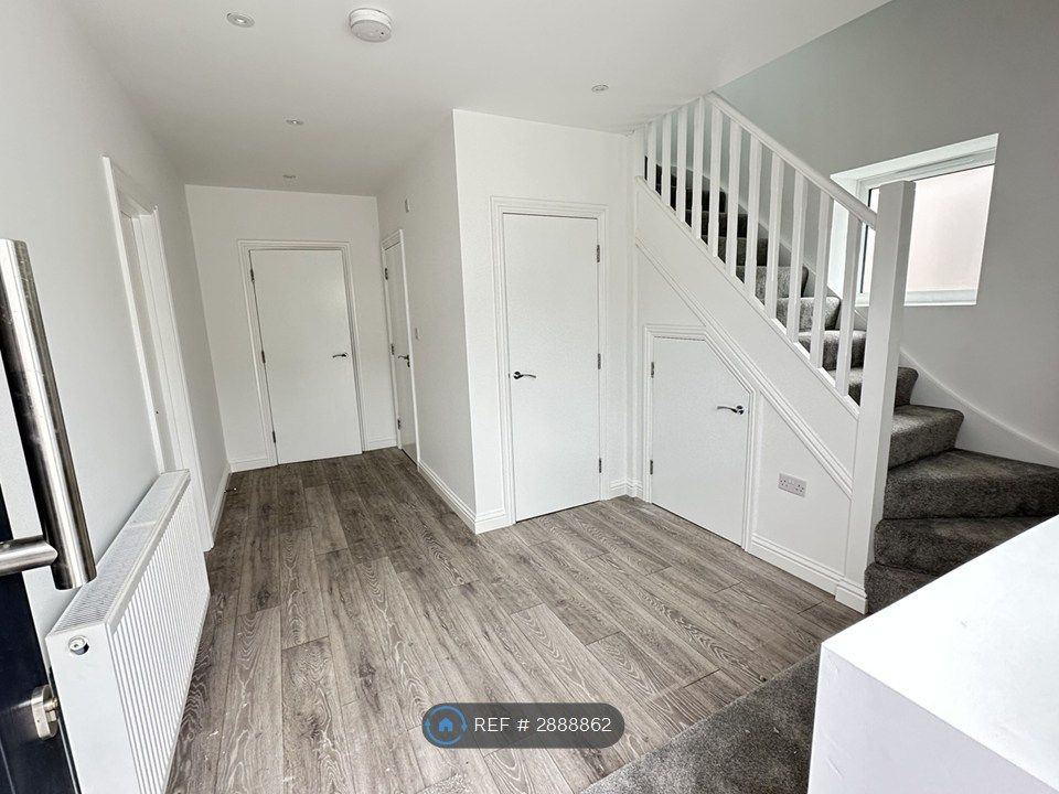 Property photo 3 of 25 Hallway