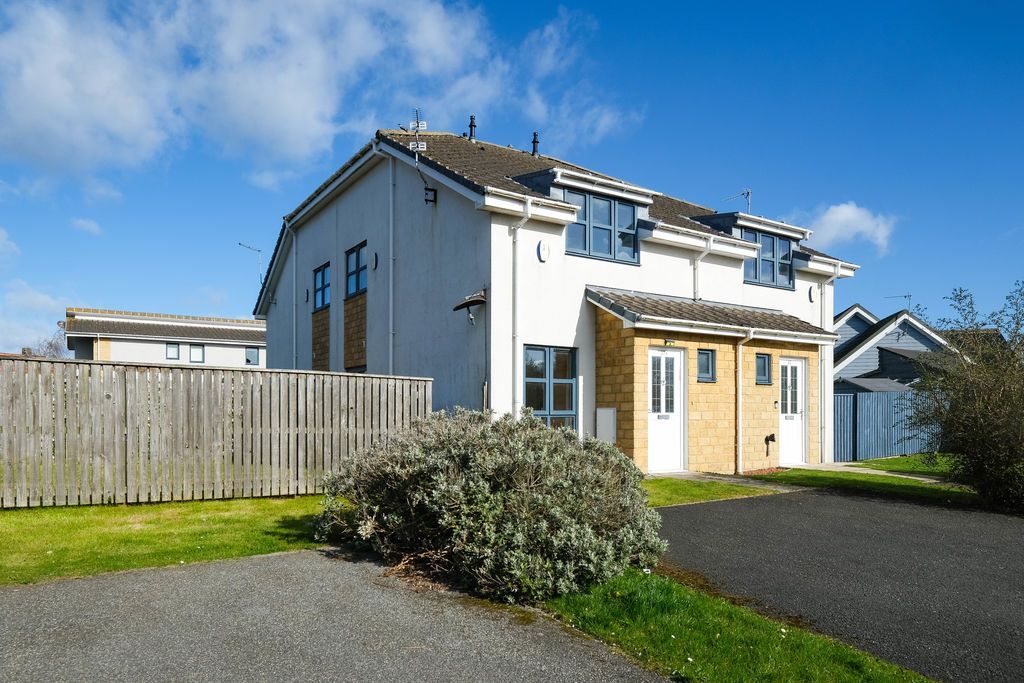 Property photo 1 of 10 Photo 4