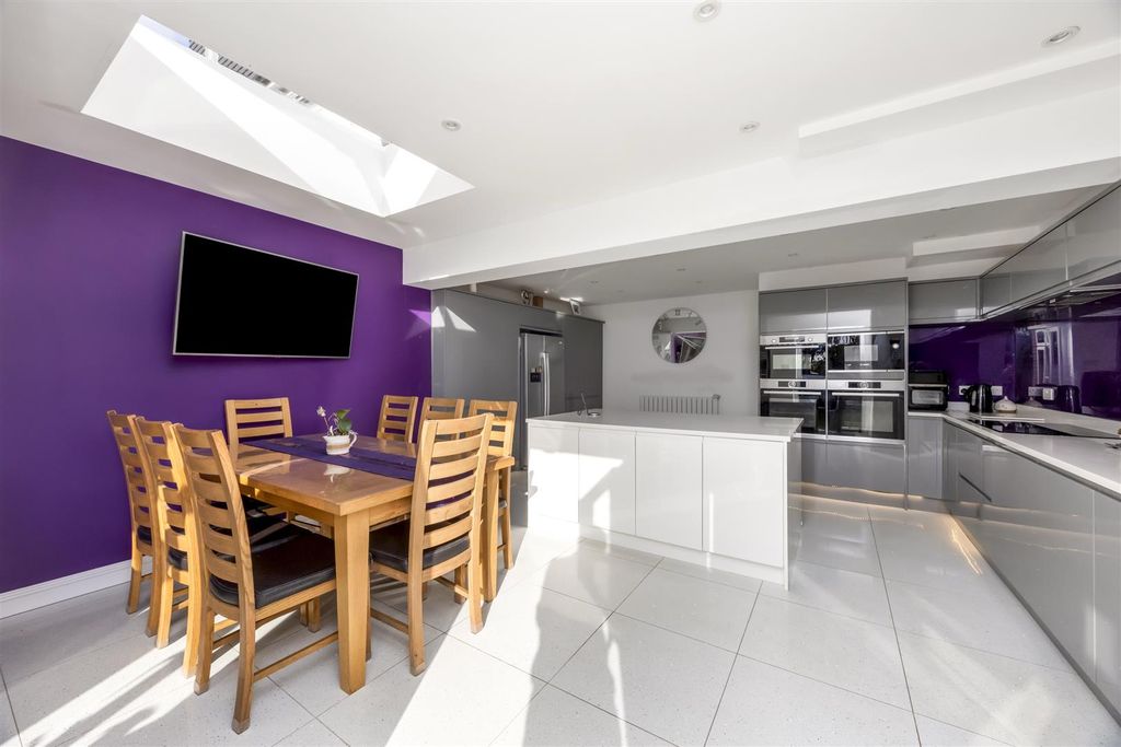Property photo 2 of 22 Kitchen/Dining Room