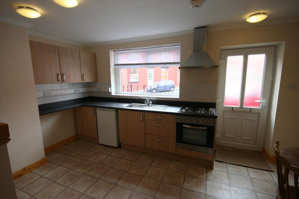 Property photo 2 of 6 Kitchen.Jpg