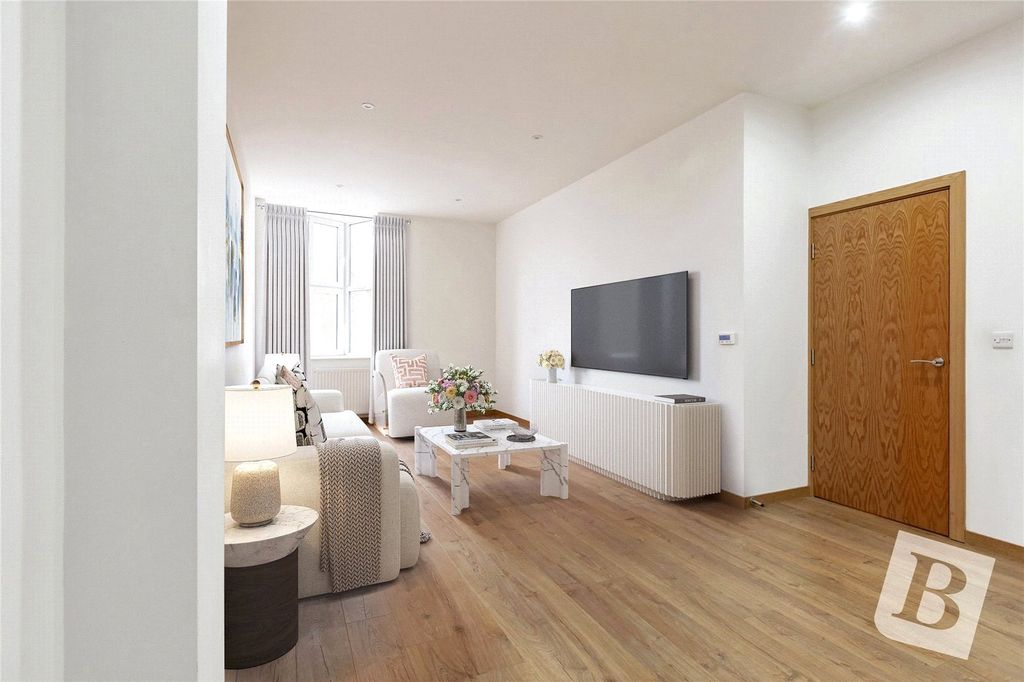 Property photo 3 of 19 Picture No. 24