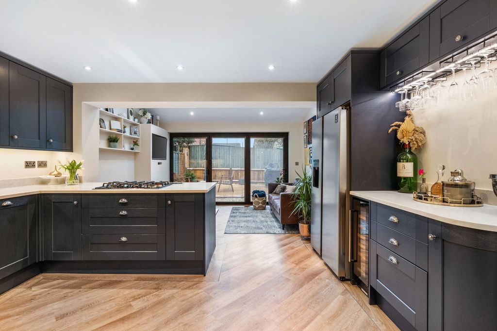 Property photo 2 of 22