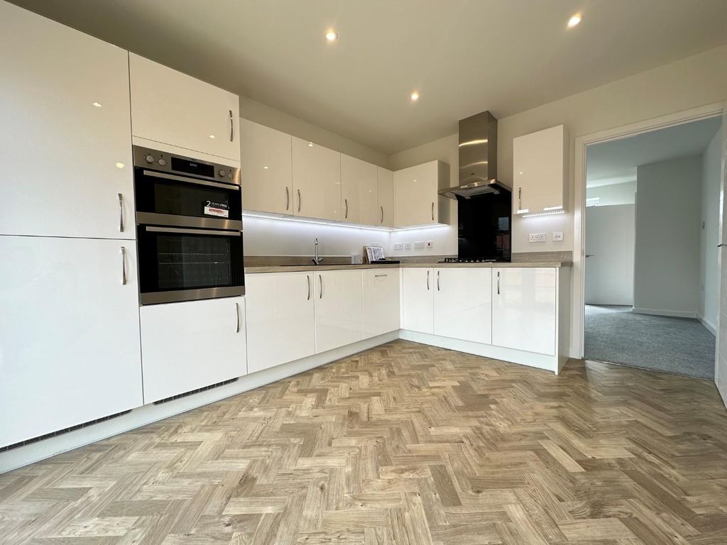 Property photo 3 of 12 Kitchen.Jpg