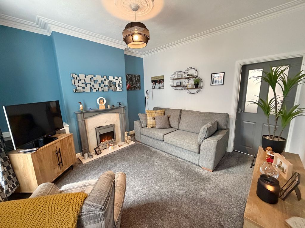 Property photo 2 of 14 Lounge