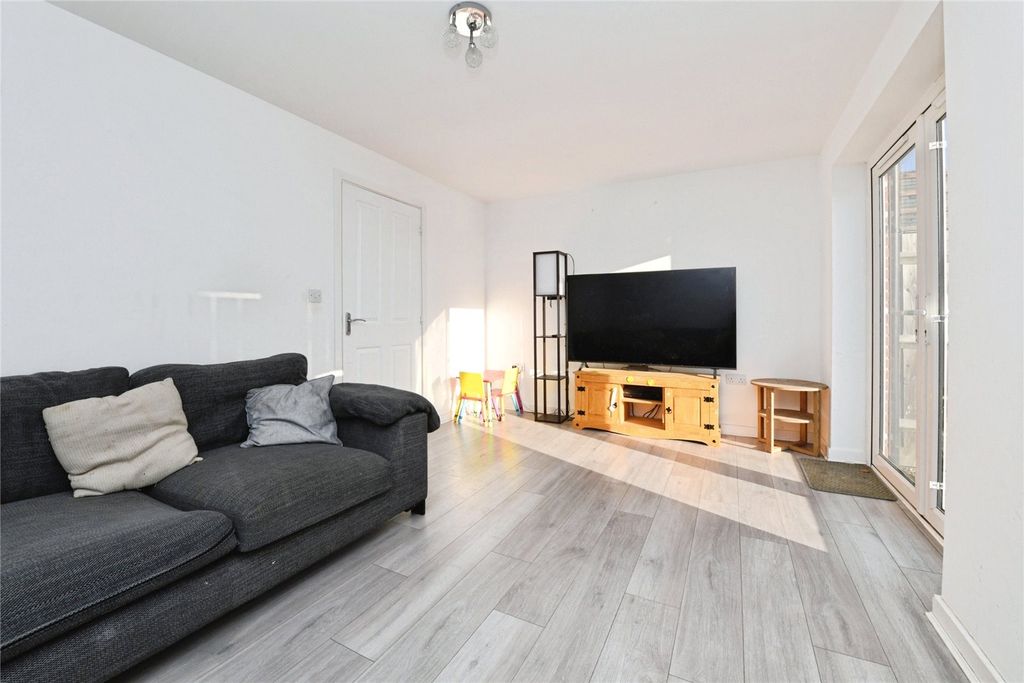 Property photo 2 of 16 Picture No. 21