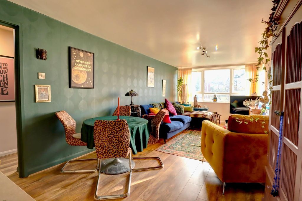 Property photo 2 of 12 Lounge Diner