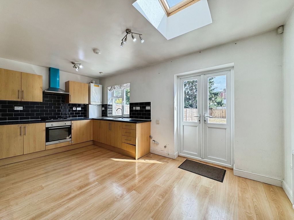 Property photo 3 of 19 Kitchen