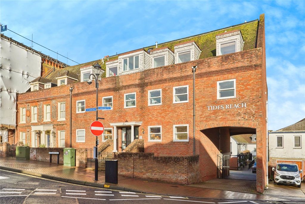 Property photo 2 of 11 Front