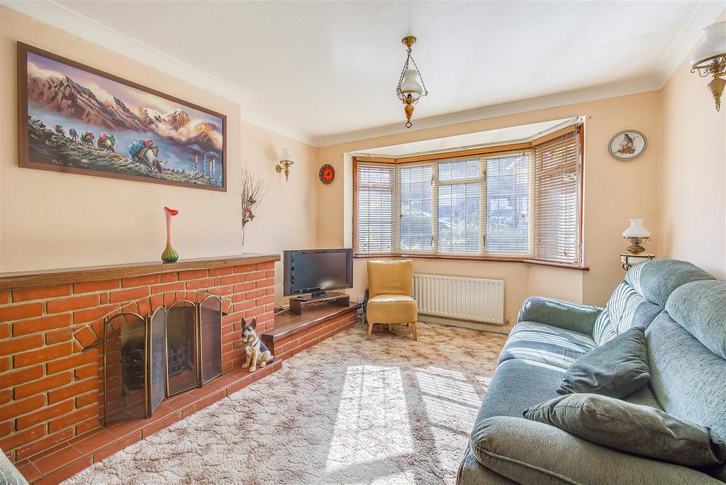 Property photo 2 of 17 1. Sitting Room