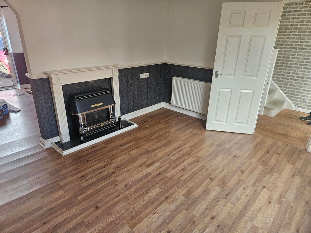 Property photo 3 of 6 Living Room