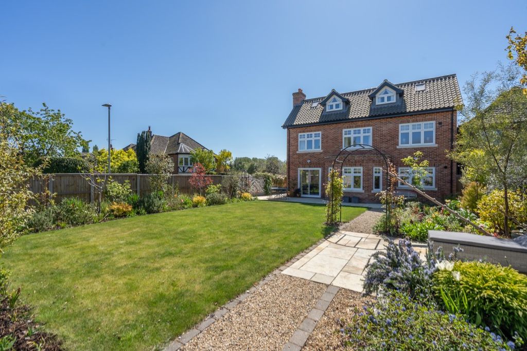 Property photo 1 of 34