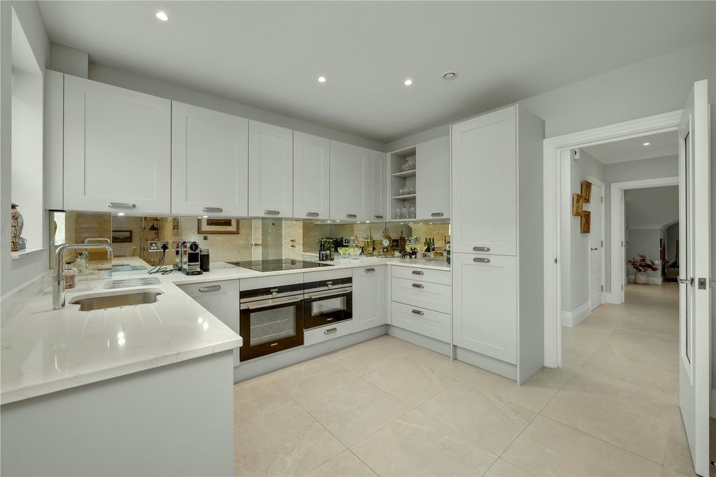 Property photo 3 of 14 Kitchen