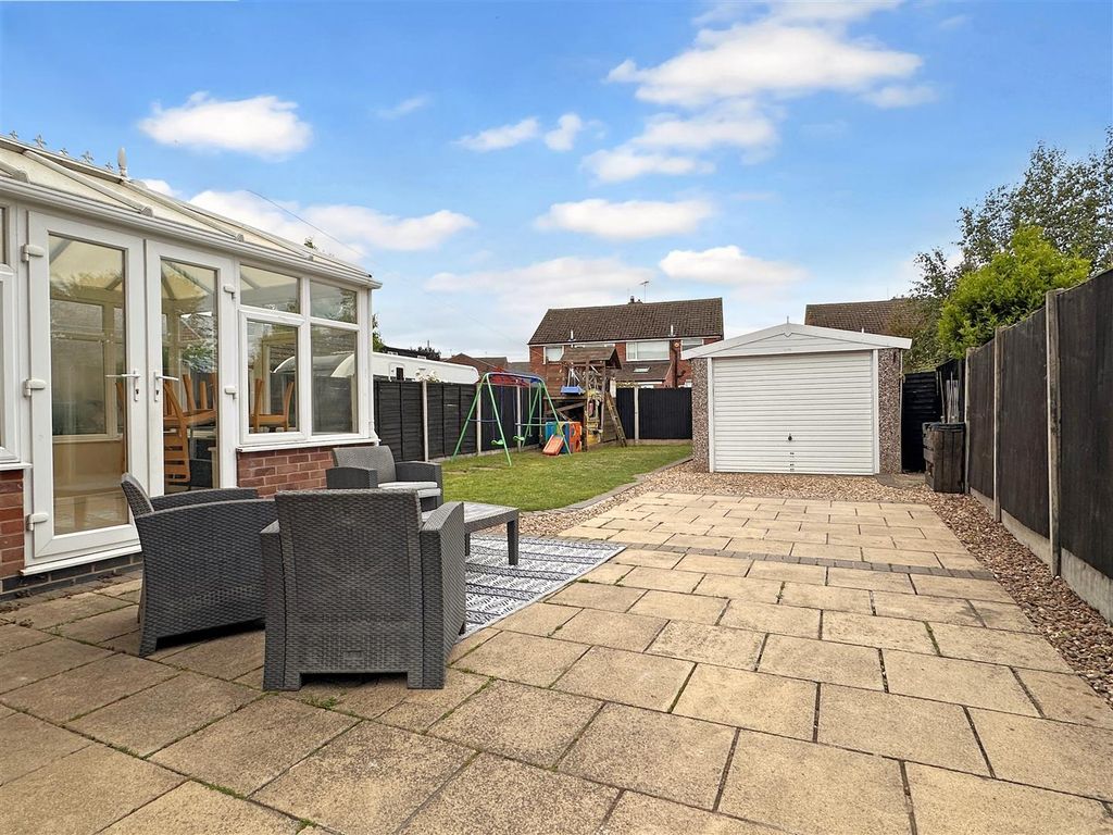Property photo 3 of 18 Well-Appointed Rear Garden 0747