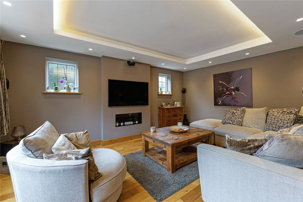 Property photo 2 of 14 Sitting Room