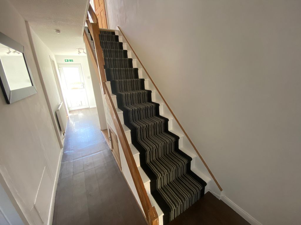 Property photo 3 of 14 Image00012