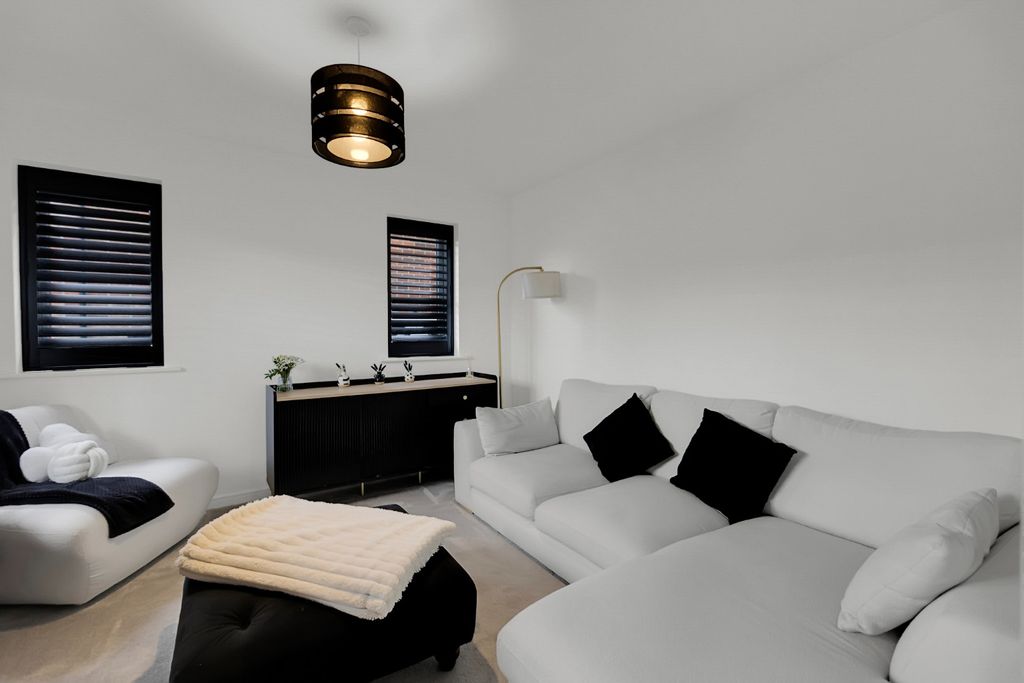 Property photo 3 of 27 4807454