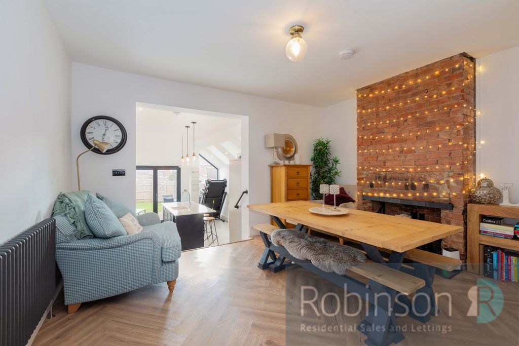 Property photo 3 of 19 67 Clare Road-10