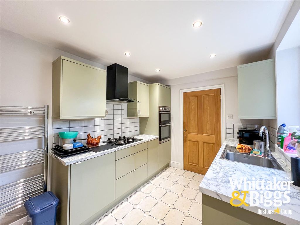 Property photo 2 of 21 Kitchen