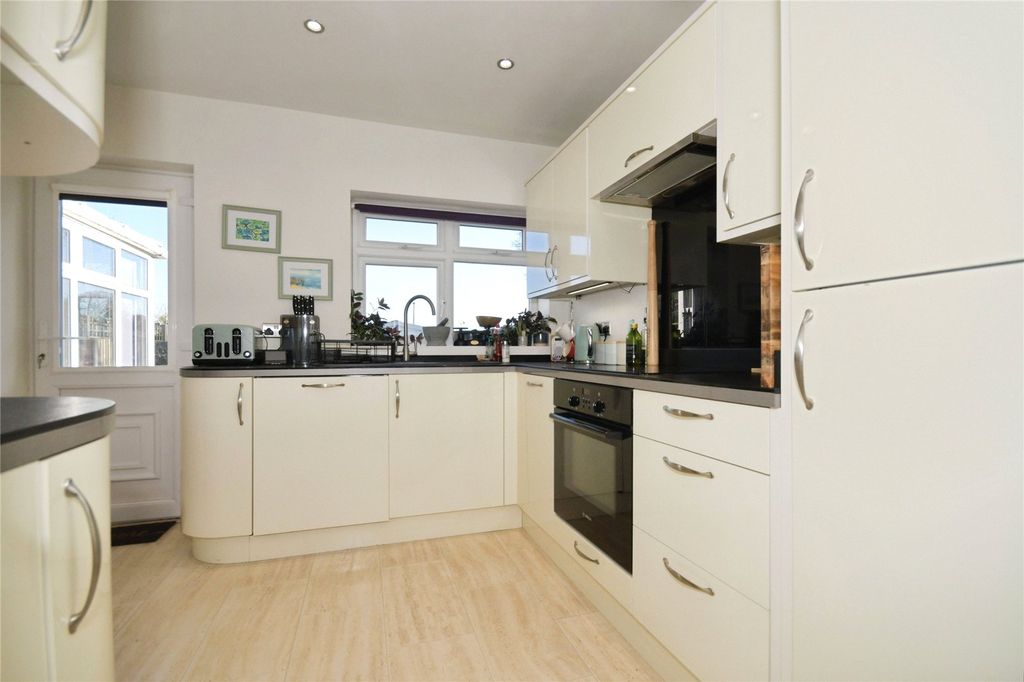 Property photo 3 of 16 Kitchen