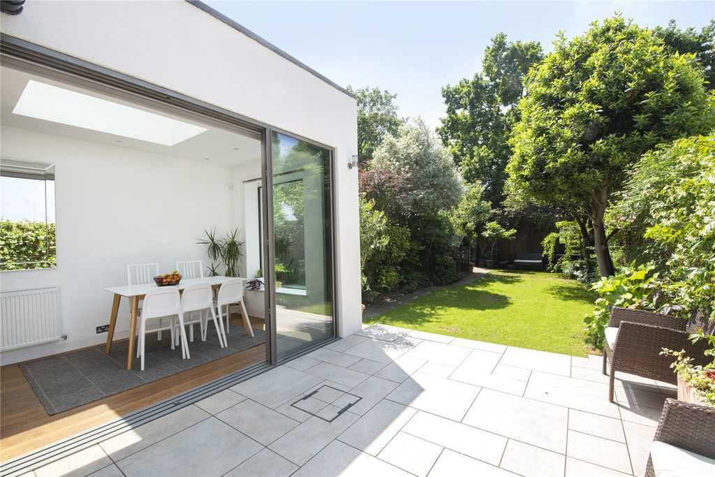 Property photo 3 of 36 Picture No. 06