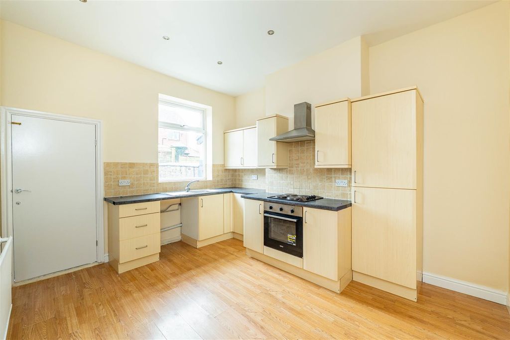 Property photo 3 of 18 Kitchen/Dining Room