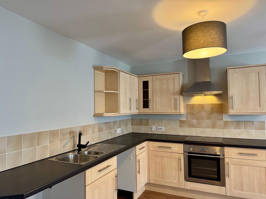 Property photo 2 of 12 Kitchen Open Plan