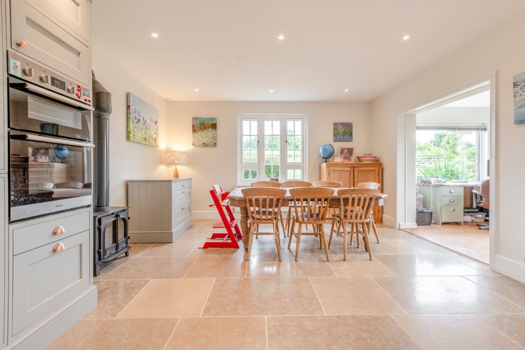 Property photo 3 of 25 Kitchen/Dining Room